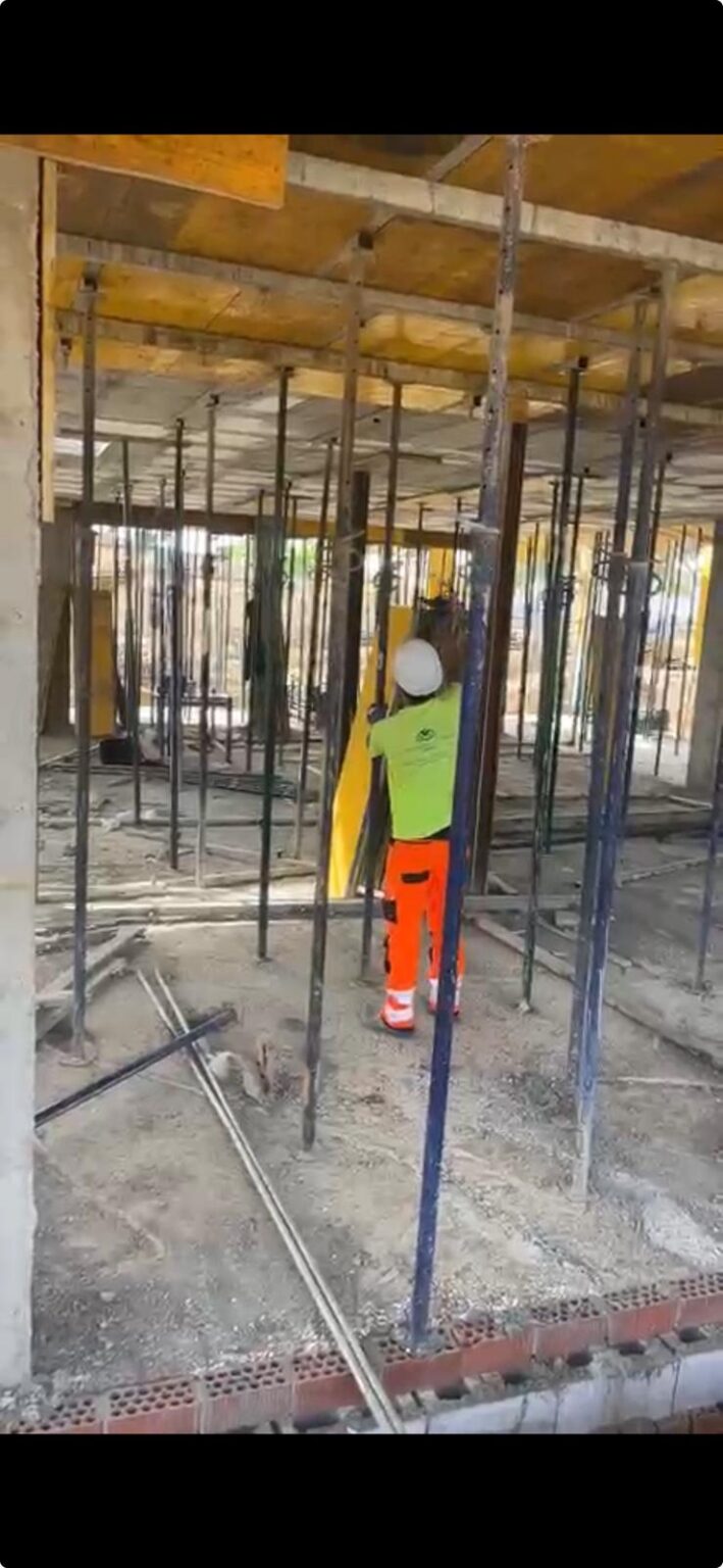 Coordinamos con arquitectura e instalaciones desde el arranque, detectando interferencias y optimizando secciones.
