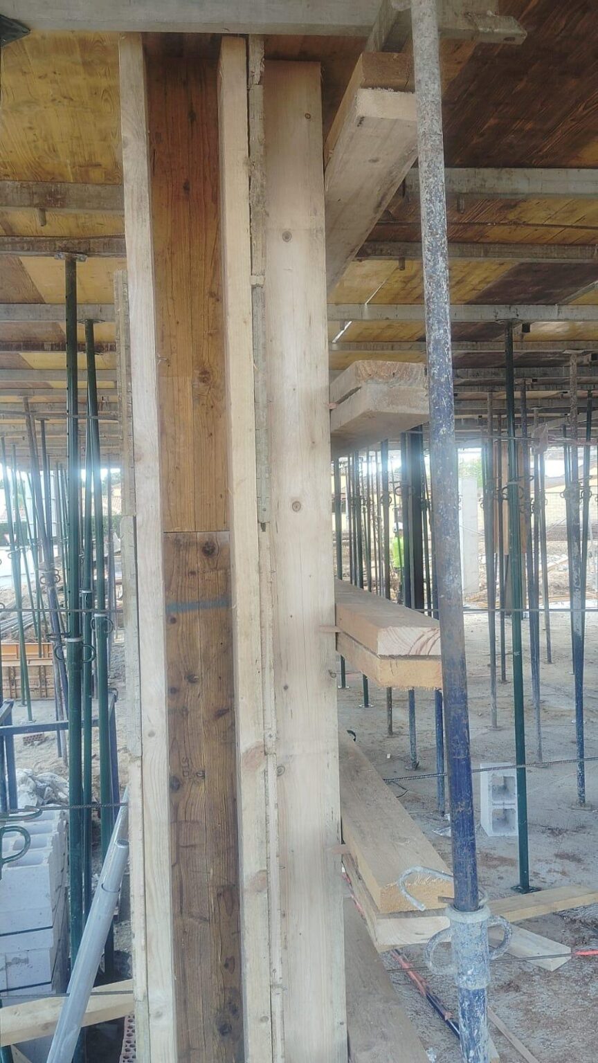 Ejecutamos cimentaciones, forjados y muros de hormigón con tolerancias estrictas, entregando superficies listas para continuar con cerramientos e instalaciones.